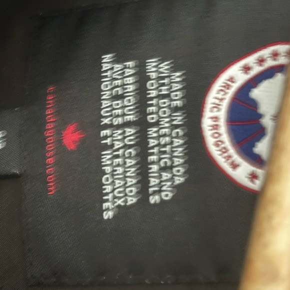 Women’s size small Canada goose! - Picture 3 of 4